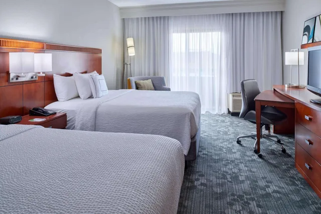 غرفة بسريرين كوين بحوض استحمام لذوي الإعاقة، Sonesta Select Indianapolis Carmel 2/5