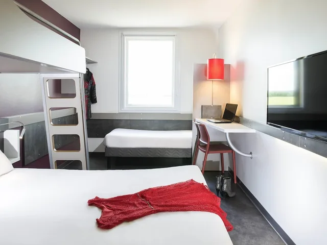 غرفة عائلية بسريرين مزدوجين، Ibis Budget Aeroport Lyon Saint Exupery 1/1