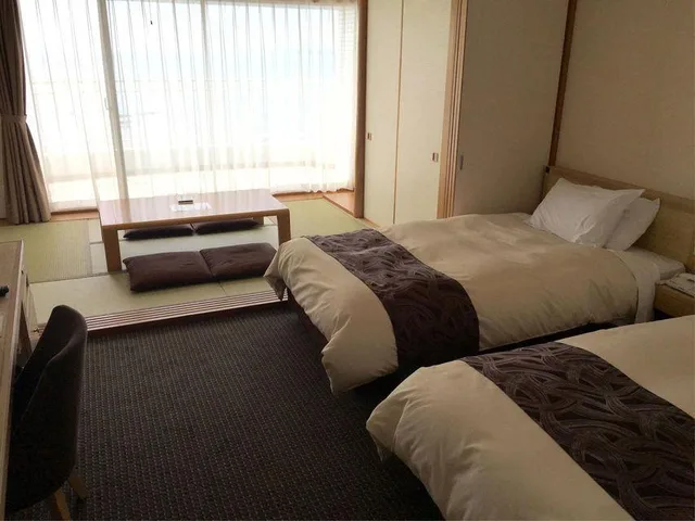 غرفة يابانية غربية بفراش فوتون وسرير نصف مزدوج، Hotel Harvest Nankitanabe 2/2