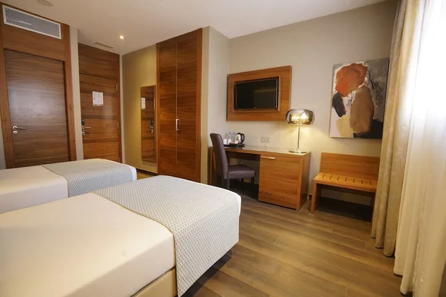 غرفة ديلوكس بسرير كوين بإطلالة على البحر، Az Hotel Kouba 3/4