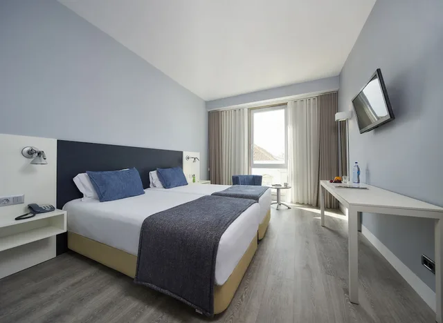 غرفة بسريرين منفصلين، Hotel Faro and Beach Club 2/4