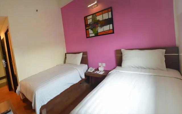 Superior, Twin Beds, World Hotel Jakarta - Bandengan 3/5