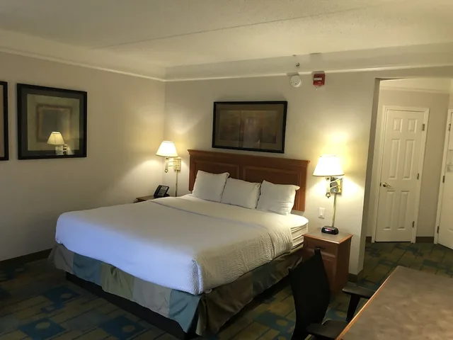 غرفة ديلوكس بسرير كينج، La Quinta Inn by Wyndham Austin Oltorf 1/6