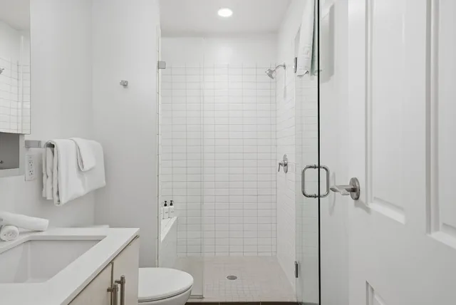 Deluxe, Studio, Mansion, Queen Bed، Placemakr Dupont Circle 9/10