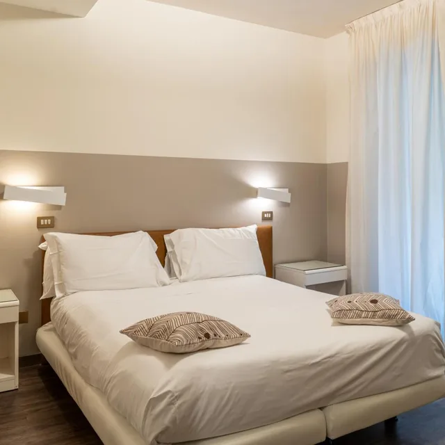 غرفة بسرير مزدوج أو سريرين منفصلين، Hotel Desiree 1/5