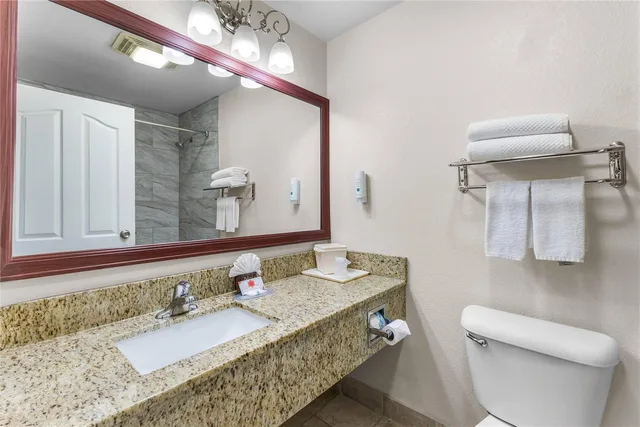 غرفة بسرير كينج، Quality Inn and Suites Airport West 3/5