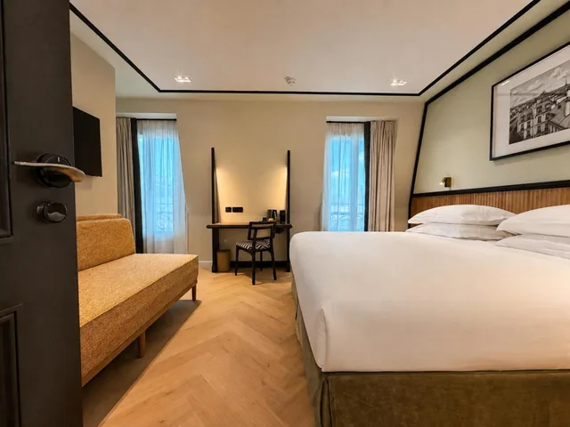 جناح جونيور، Hotel Maison Lenoir 2/9
