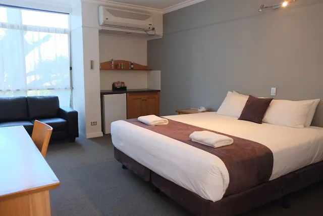 غرفة قياسية بسرير كينج، Berri Hotel 1/3