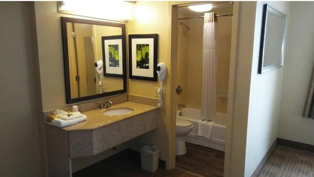 1 King Bed - Suite, Nsmk, Kitchen, Sofa-Bed، Studio 6 Suites Jacksonville Deerwood Park FL 4/7