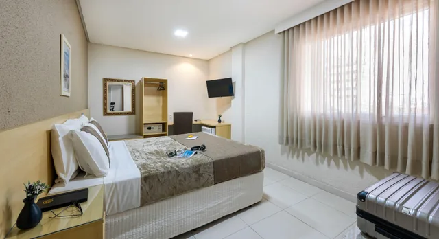 Master, Double Bed, Street View، Hotel Olympia 2/7
