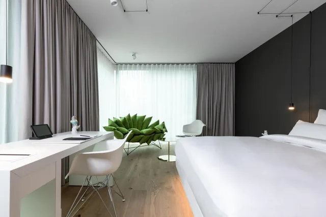 غرفة تنفيذية، KPM Hotel and Residences 3/8