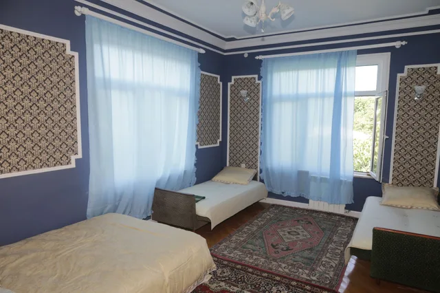 غرفة عائلية بسرير مزدوج وسريرين منفصلين، Guest House Caucasus 2/2