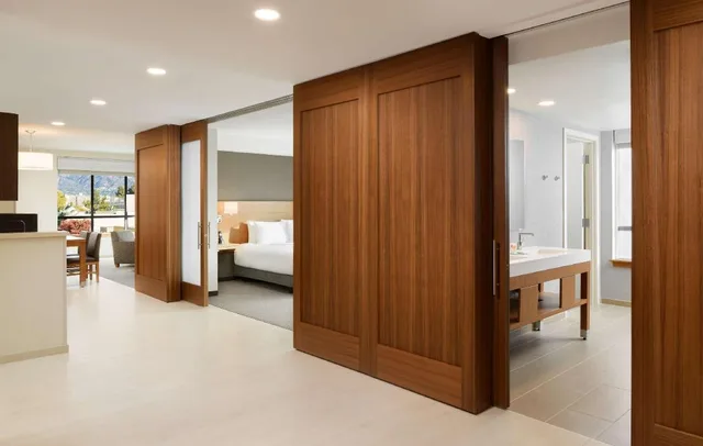 جناح بسرير كينج بغرفة نوم واحدة مع أريكة لذوي الإعاقة، Hyatt Place Pasadena 3/3