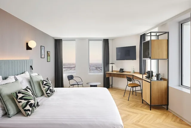 Junior Suite, King Bed, Eiffel View، H4 Wyndham Paris Pleyel 5/10