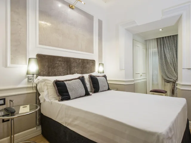 غرفة اقتصادية بسرير مزدوج، The Britannia Hotel 2/4