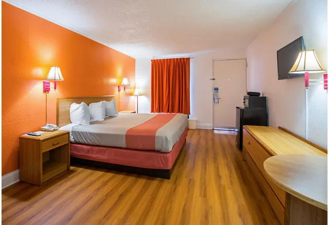 غرفة بسرير كينج لغير المدخنين، Motel6 Perry, GA 3/4