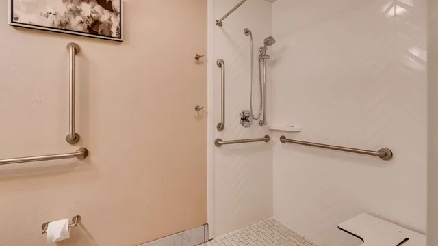 جناح بسريرين كوين مع أريكة لذوي الإعاقة، Best Western Premier I-95 Savannah Airport/ Pooler West 3/3