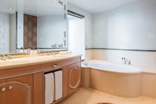 2 Bedrooms, Carlton, Suite, Lake View, Carlton Hotel St Moritz 4/5