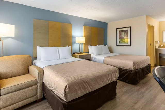 غرفة قياسية بسريرين مزدوجين، Econo Lodge Middlesboro, KY 2/3