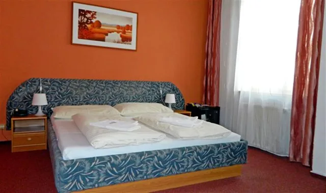 Standard, Triple, 1 Double and 1 Single Bed, Private Bathroom, Hotel Maria 1/3