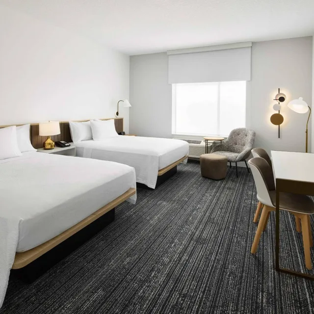 استوديو بسرير كوين بحوض استحمام لذوي الإعاقة، TownePlace Suites by Marriott Plant City 1/5