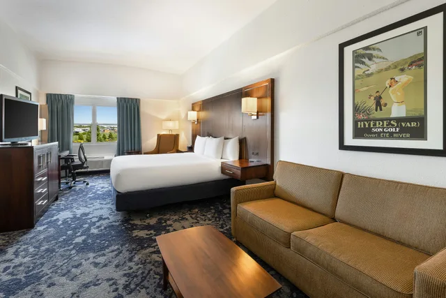 Room, King Bed, Sofa, Large, Doubletree By Hilton Cape Cod Hyannis 1/2