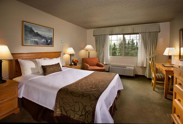 غرفة ديلوكس بسرير كوين، Coast Inn at Lake Hood 1/4