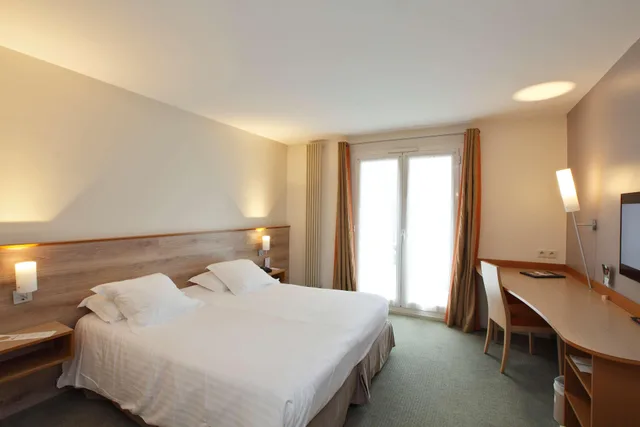 Superior, Double or Twin Bed, Balcony, Best Western Plus Loree Paris Sud 4/6