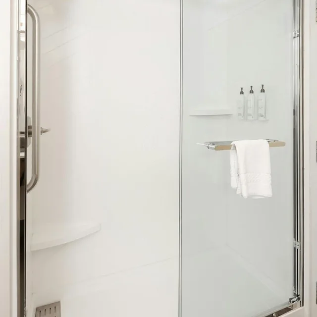 Room, King Bed, Bathtub, Accessible, Fairfield Inn Suites Muskegon Norton Shores 5/5