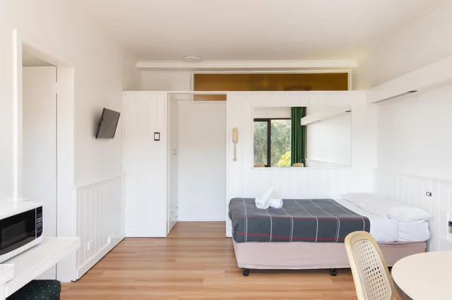 غرفة عائلية بغرفة نوم واحدة، Village Family Motor Inn 4/6