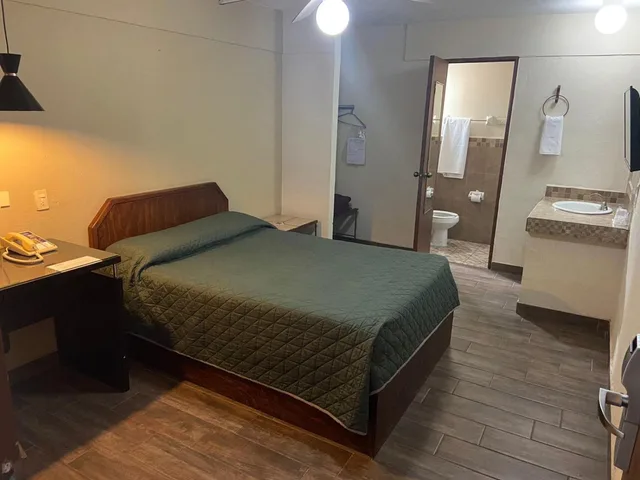 Room, Double or Twin Bed, Hotel Suites Kino 3/4