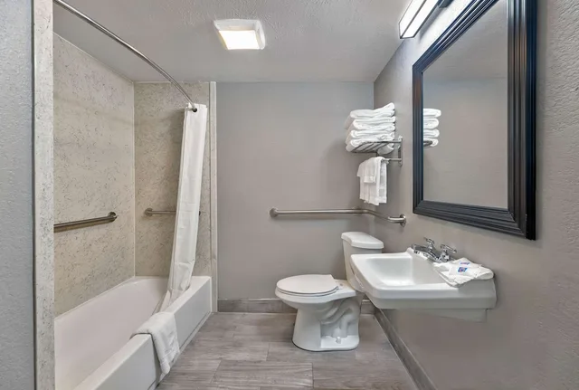 غرفة قياسية بسرير كينج، Motel6 Corbin, KY 7/7
