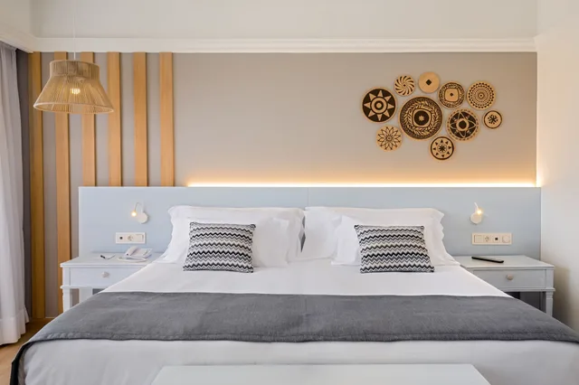 غرفة بسريرين منفصلين بإطلالة جزئية على البحر، Barcelo Corralejo Bay - Adults Only 3/4