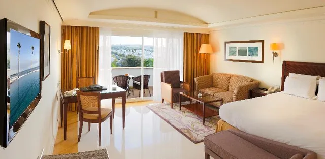 Standard, L'Amphitrite Palace Resort & Spa 1/2