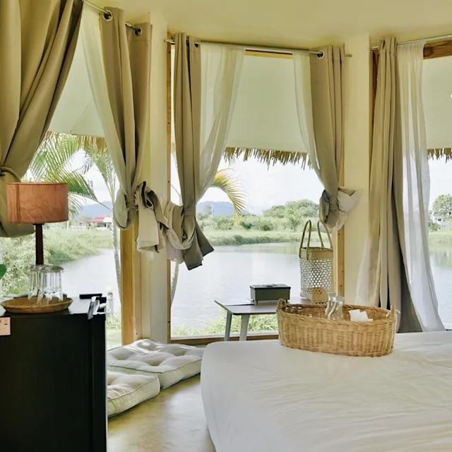 كوخ بسرير كينج، Doowall Hotel 2/8