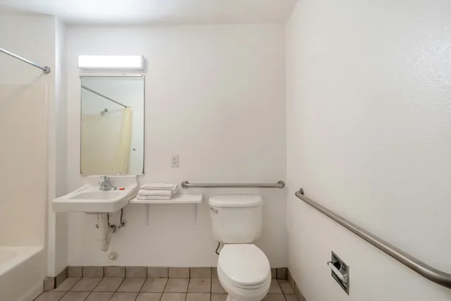 غرفة بسريرين كوين مع أريكة، OYO Hotel San Antonio near AT&T Center 5/6
