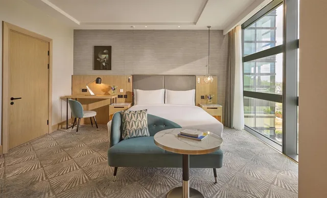 Deluxe, King Bed, Accessible, Hyatt Regency London Olympia 3/6