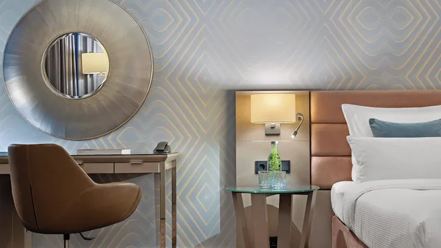 غرفة قياسية بسرير كينج في طابق مرتفع، Crowne Plaza Berlin City Centre Ku damm 5/7