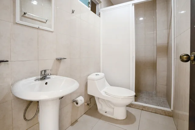 غرفة قياسية بثلاثة أسرّة، Capital O Hotel Los Caracoles 5/6