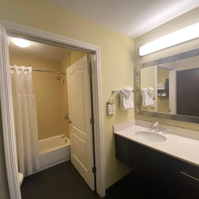 جناح بسرير كينج، Staybridge Suites Syracuse Liverpool 2/4