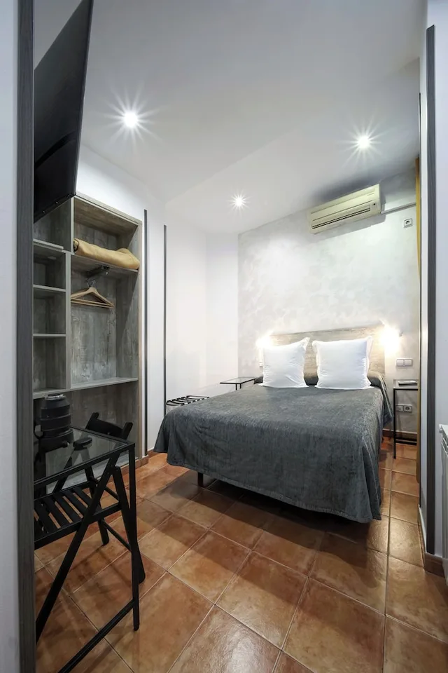 غرفة داخلية كومفورت بسرير مزدوج بحمام خاص، Hostal Las Fuentes 2/6