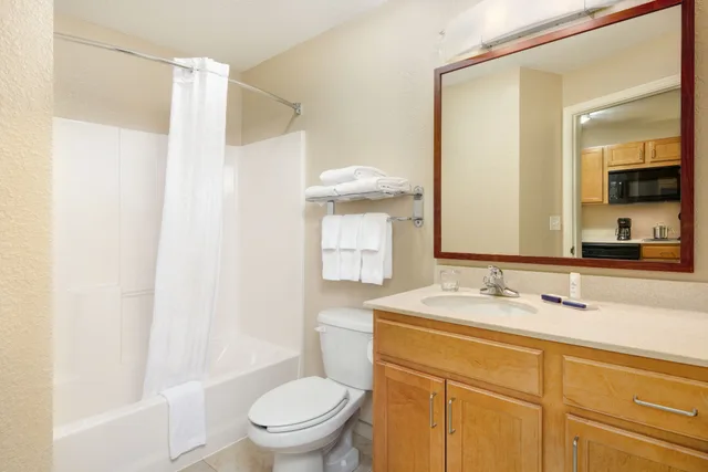 جناح بسرير كوين، Candlewood Suites Kenosha 4/5