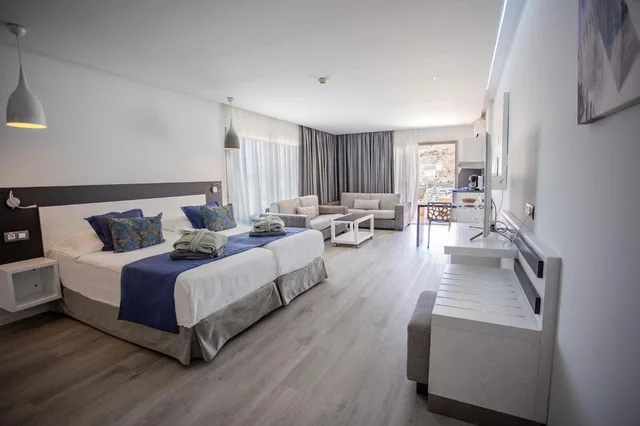 جناح بشرفة في طابق مرتفع، Servatur Casablanca Suites & Spa - Adults Only 3/6
