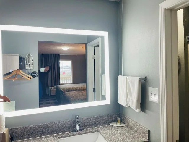 جناح بسريرين مزدوجين بمطبخ صغير للمدخنين، Travelodge by Wyndham Sellersburg / Louisville North 10/10