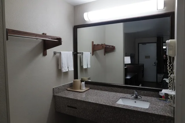 غرفة بسرير كينج، Travelodge by Wyndham North Charleston 3/4
