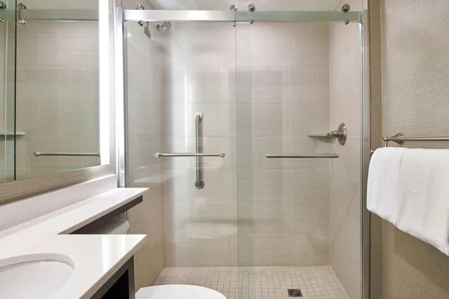 غرفة ديلوكس بسرير كينج، Hotel Alex Johnson Rapid City Curio Collection By Hilton 3/4