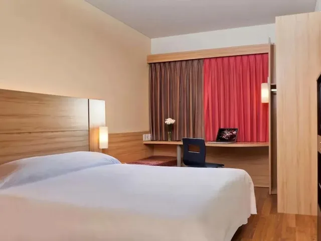 Room, Queen Bed, Ibis Valparaiso 5/10