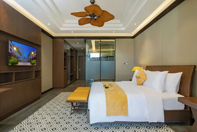 غرفة بريميوم بسرير كينج بإطلالة على الحديقة، Senna Hue Hotel 1/9