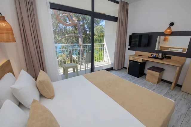 غرفة عائلية ثلاثية بسرير مزدوج وسرير فردي بإطلالة على البحر، Meri Hotel Oludeniz 2/7
