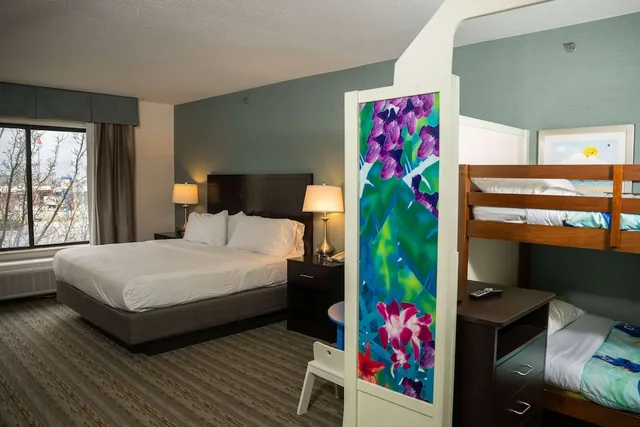 جناح عائلي بسرير كينج وسرير بطابقين، Wyndham Garden Erie 8/10